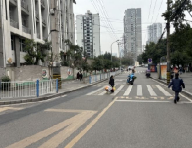 樂(lè)魚(yú)加裝護(hù)欄消隱患 “沙磁護(hù)學(xué)”保安然